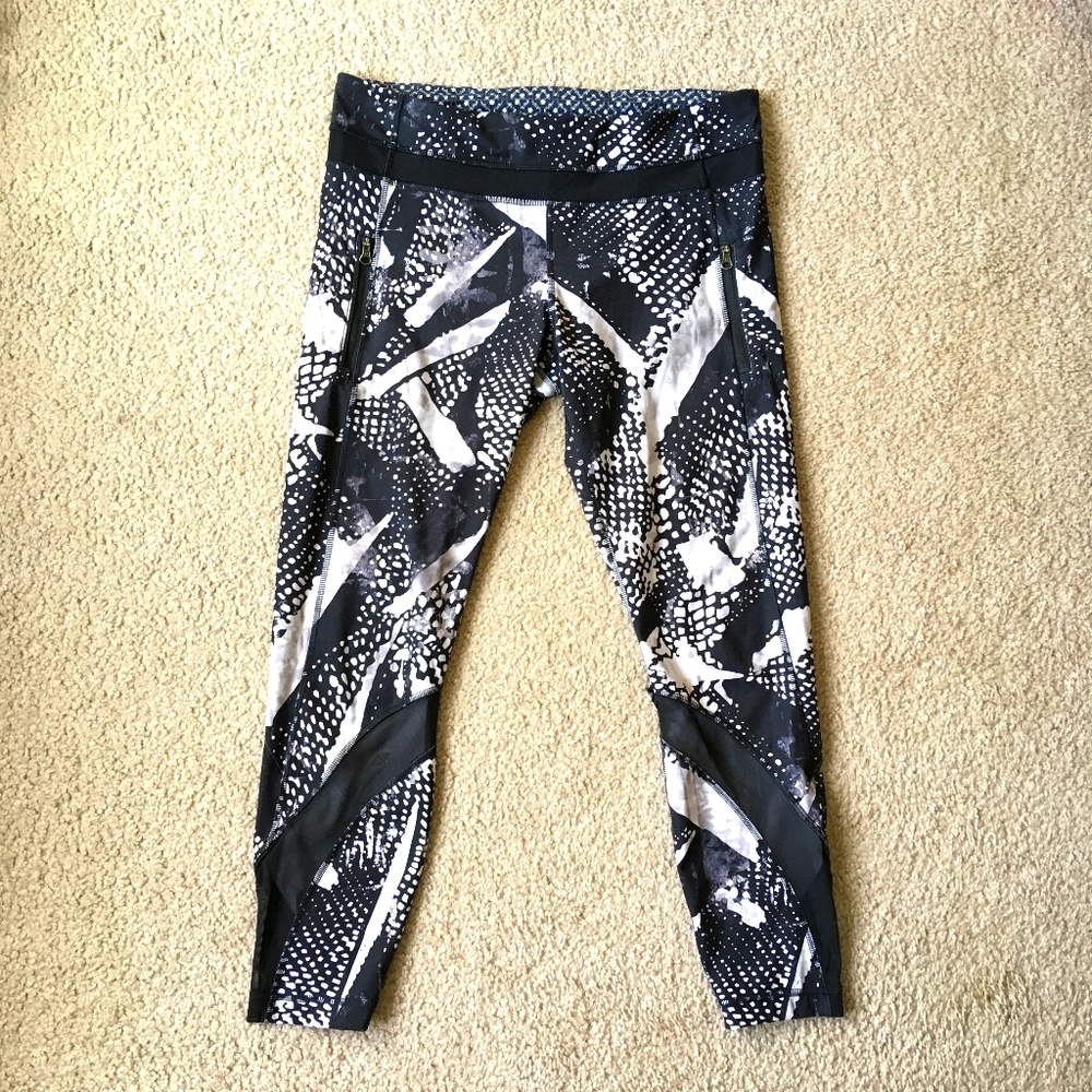 Lululemon black white print leggings 26" size 10